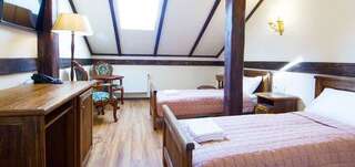 Отель Hotel Fortetsya Hetmana Киев Двухместный номер с 2 отдельными кроватями и ванной комнатой-2